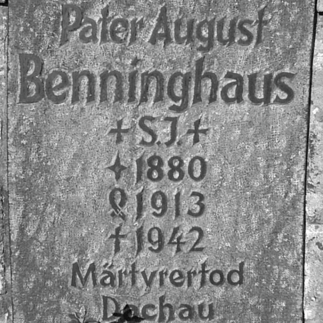 Grabstein von Pater Benninghaus auf dem Ankumer Friedhof